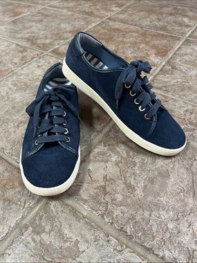 Vionic Navy Suede Lace-Up Sneakers with Cream Soles
